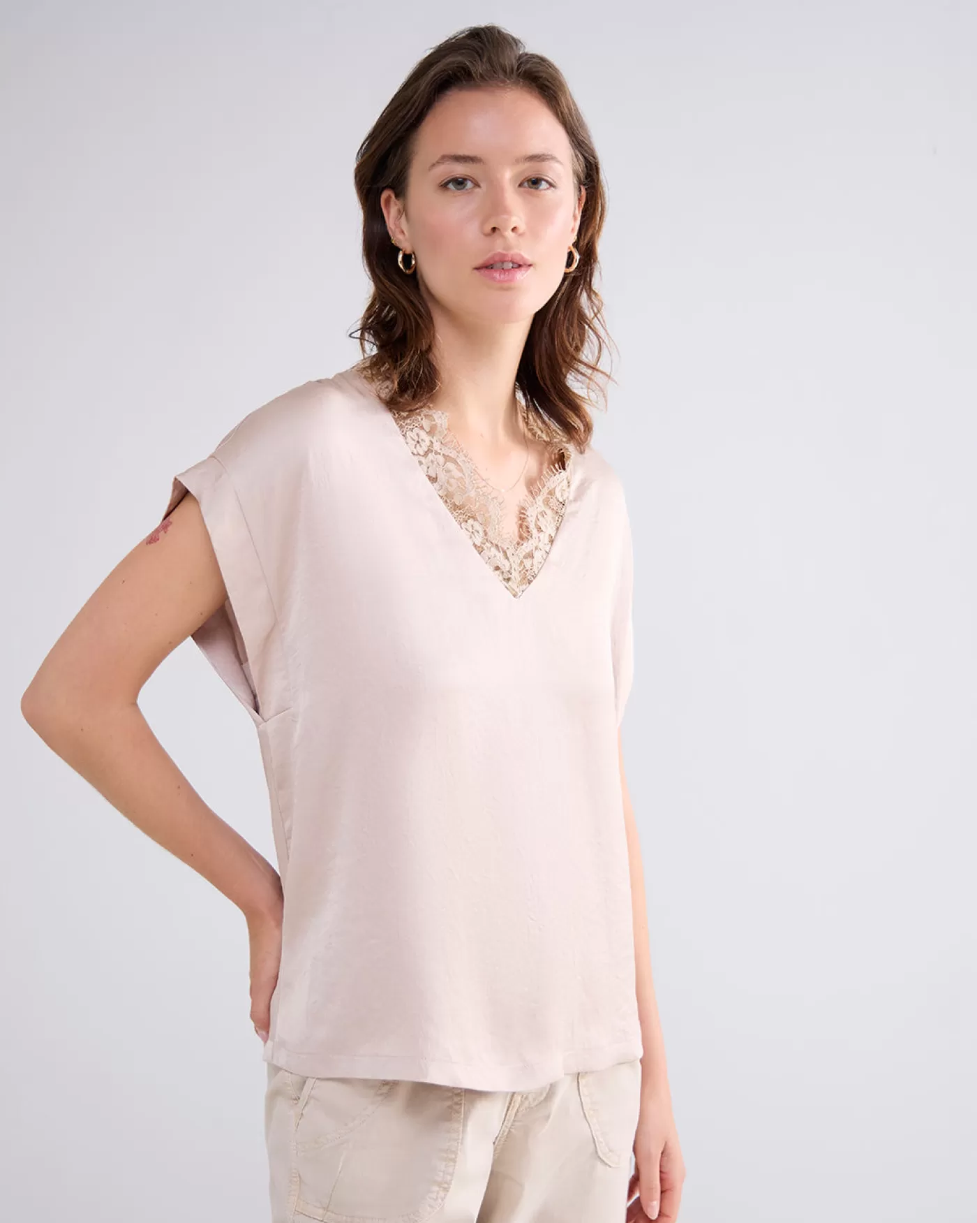 mouwloze_top_met_kant_118349.webp Summum Tops & T-Shirts<Mouwloze top met kant