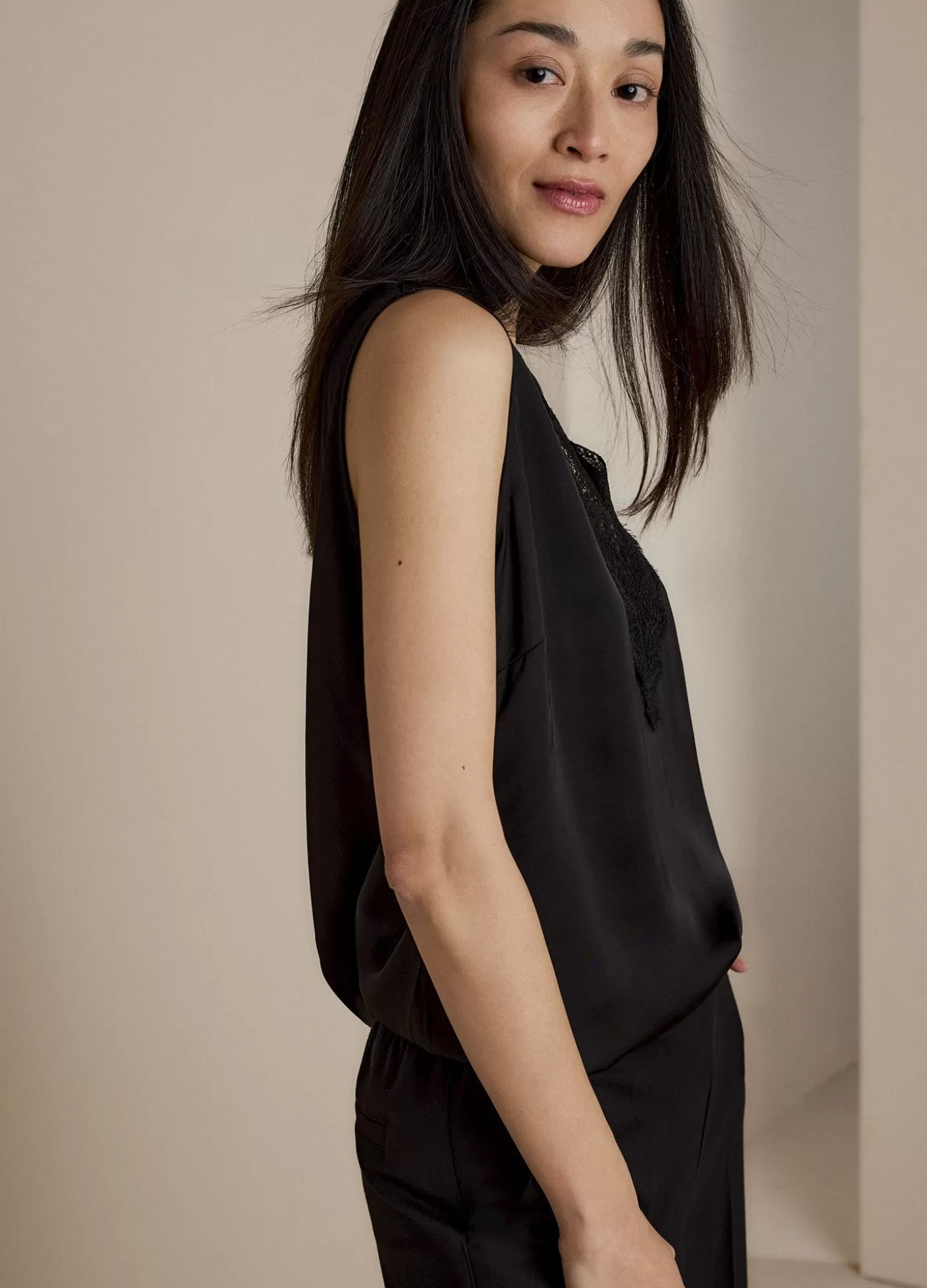 satijnen_top_met_kant_114319.webp Summum Basics | Tops & T-Shirts<Satijnen top met kant