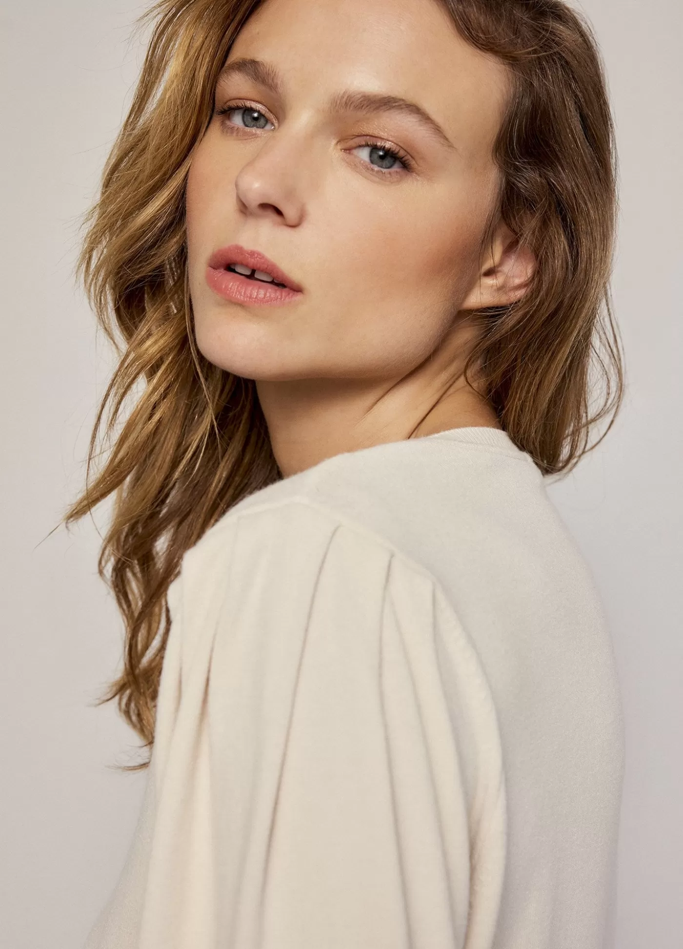 trui_met_pofmouw_114604.webp Summum Basics | Truien & Vesten<Trui met pofmouw