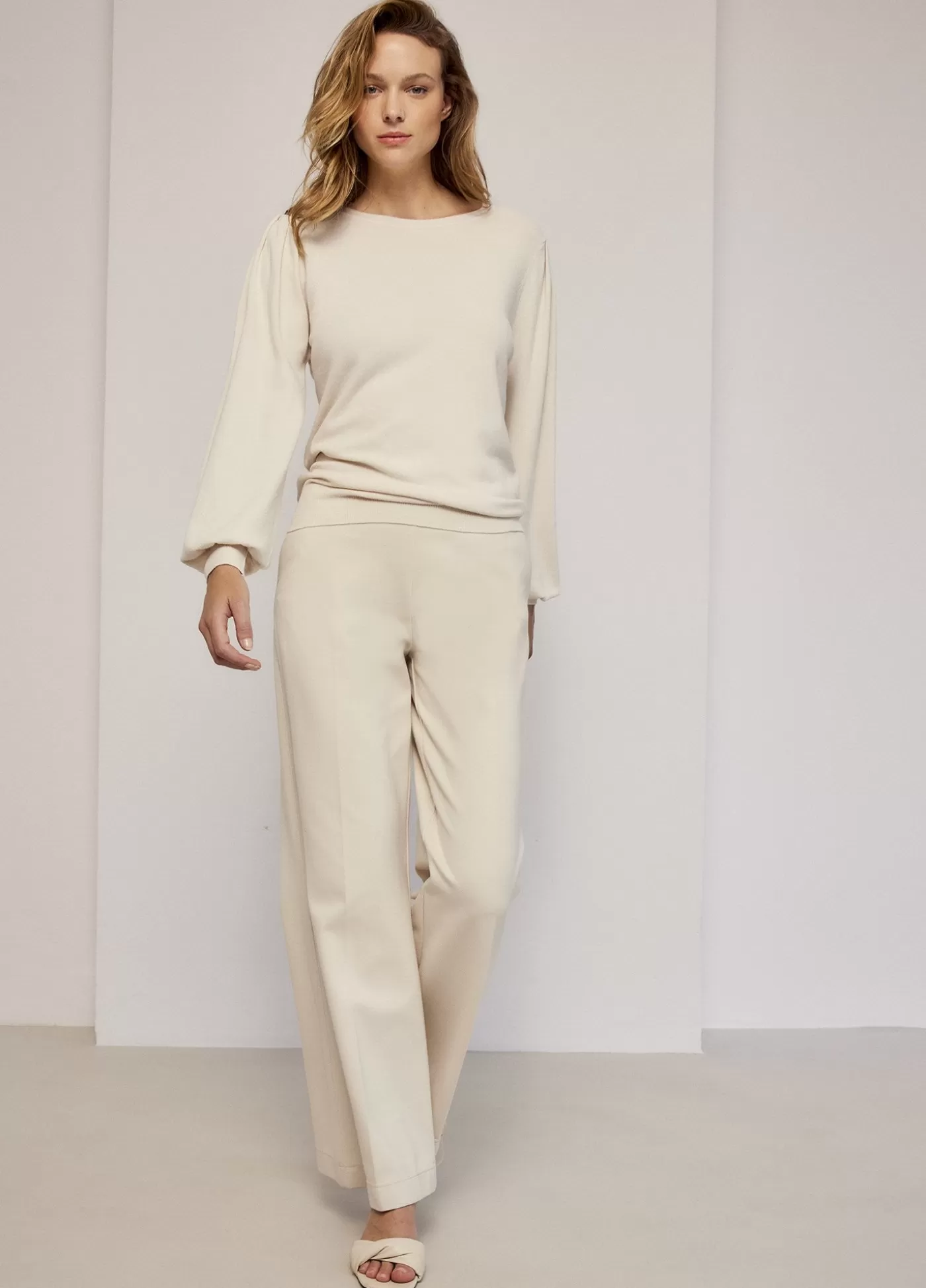 trui_met_pofmouw_114606.webp Summum Basics | Truien & Vesten<Trui met pofmouw