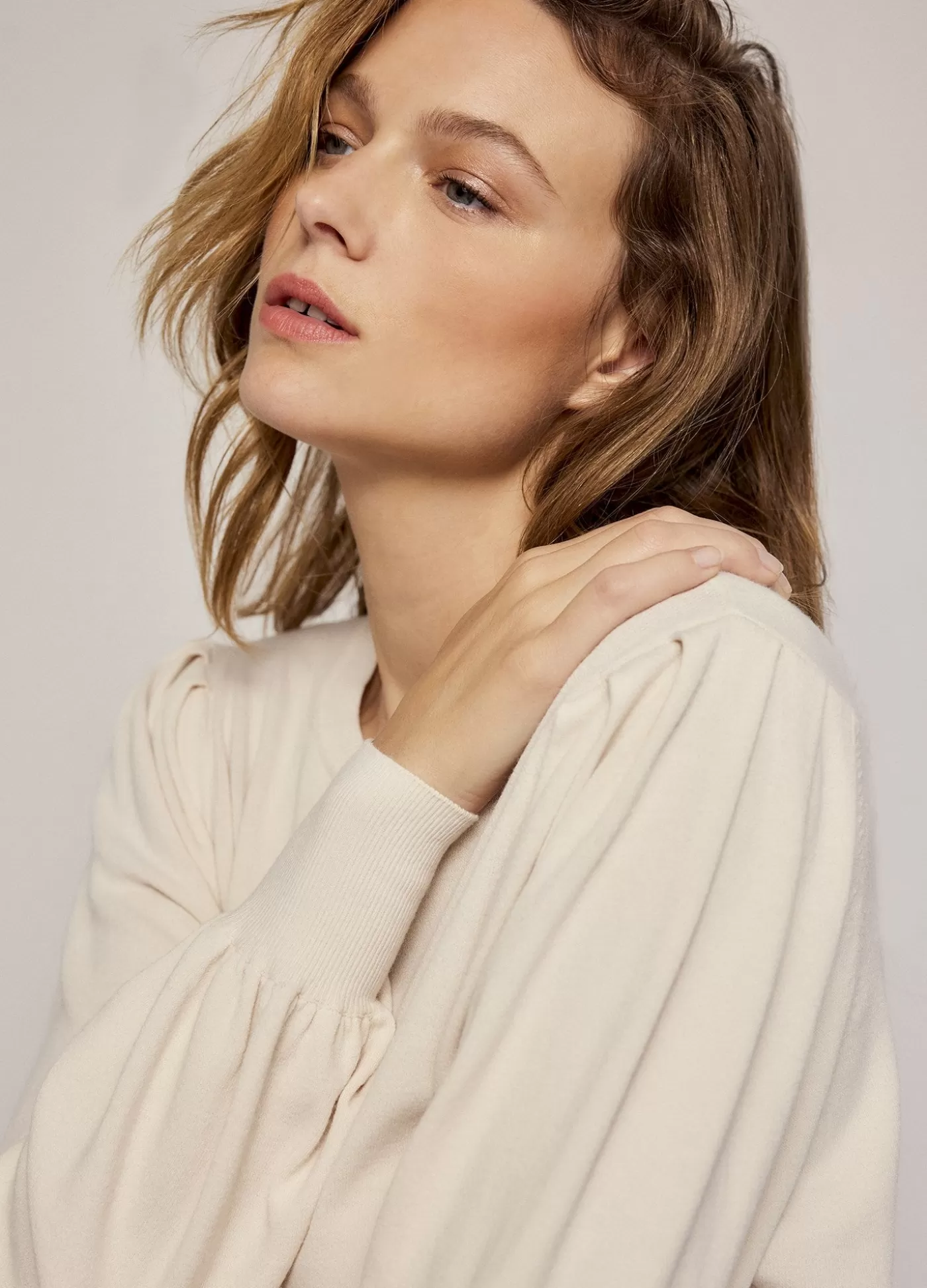 trui_met_pofmouw_114609.webp Summum Basics | Truien & Vesten<Trui met pofmouw