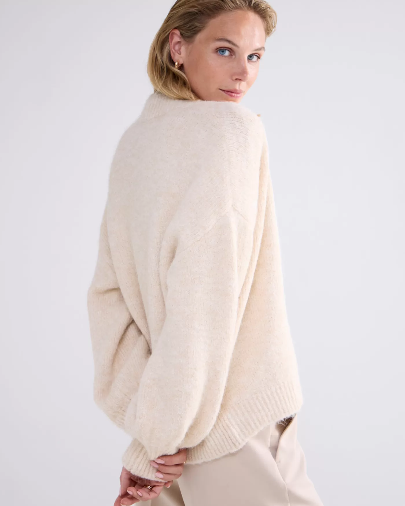 zacht_vest_met_pofmouwen_117130.webp Summum Truien & Vesten<Zacht vest met pofmouwen